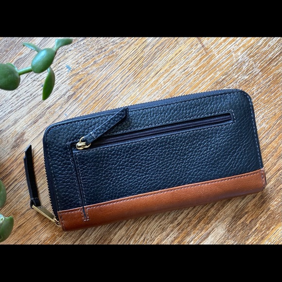 Fossil Zip Around Wallet (Matching tote available) - Picture 5 of 7